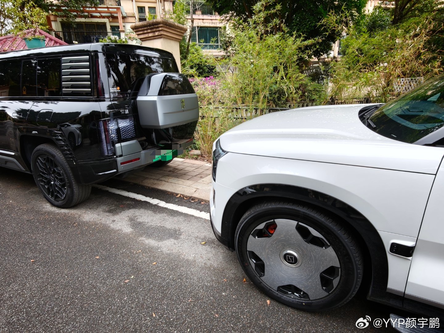 这算目前国产SUV的一哥和二哥了吧，气场不相上下，但气质差别还挺大的