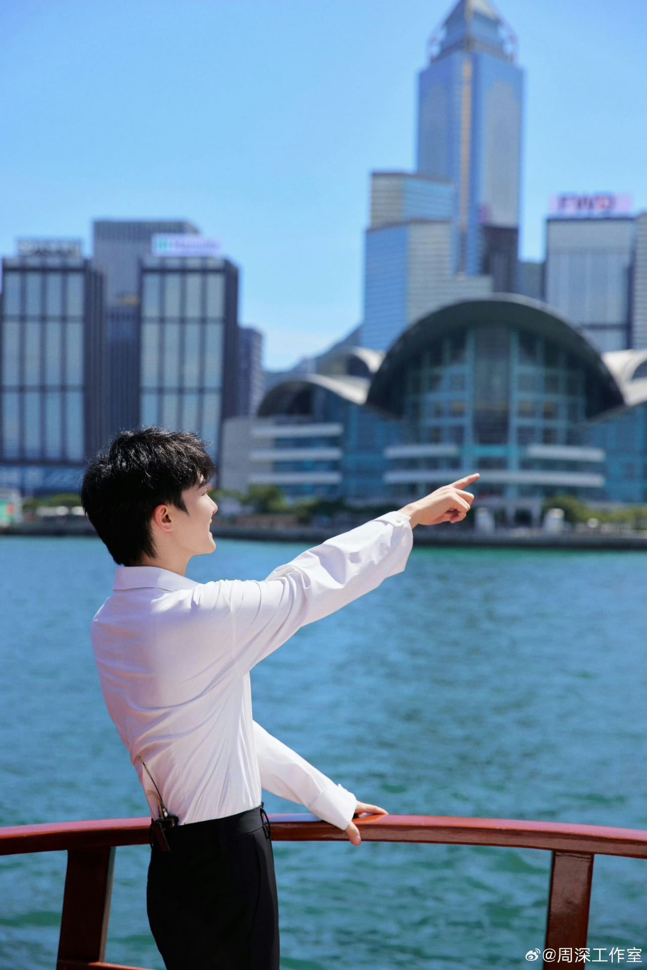 周深维港打卡三件套跟着周深打卡香港，这一趟香港演唱会行程周深可太忙了