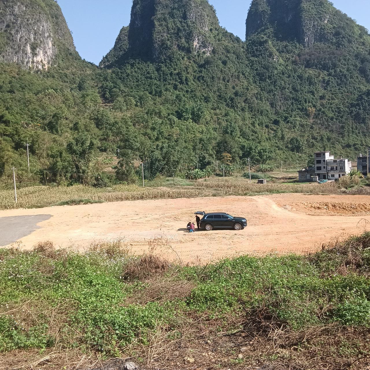 广西巴马巴盘屯（长寿村）半日游今天，老伴儿觉得身体很好，又因为我昨天登了民山