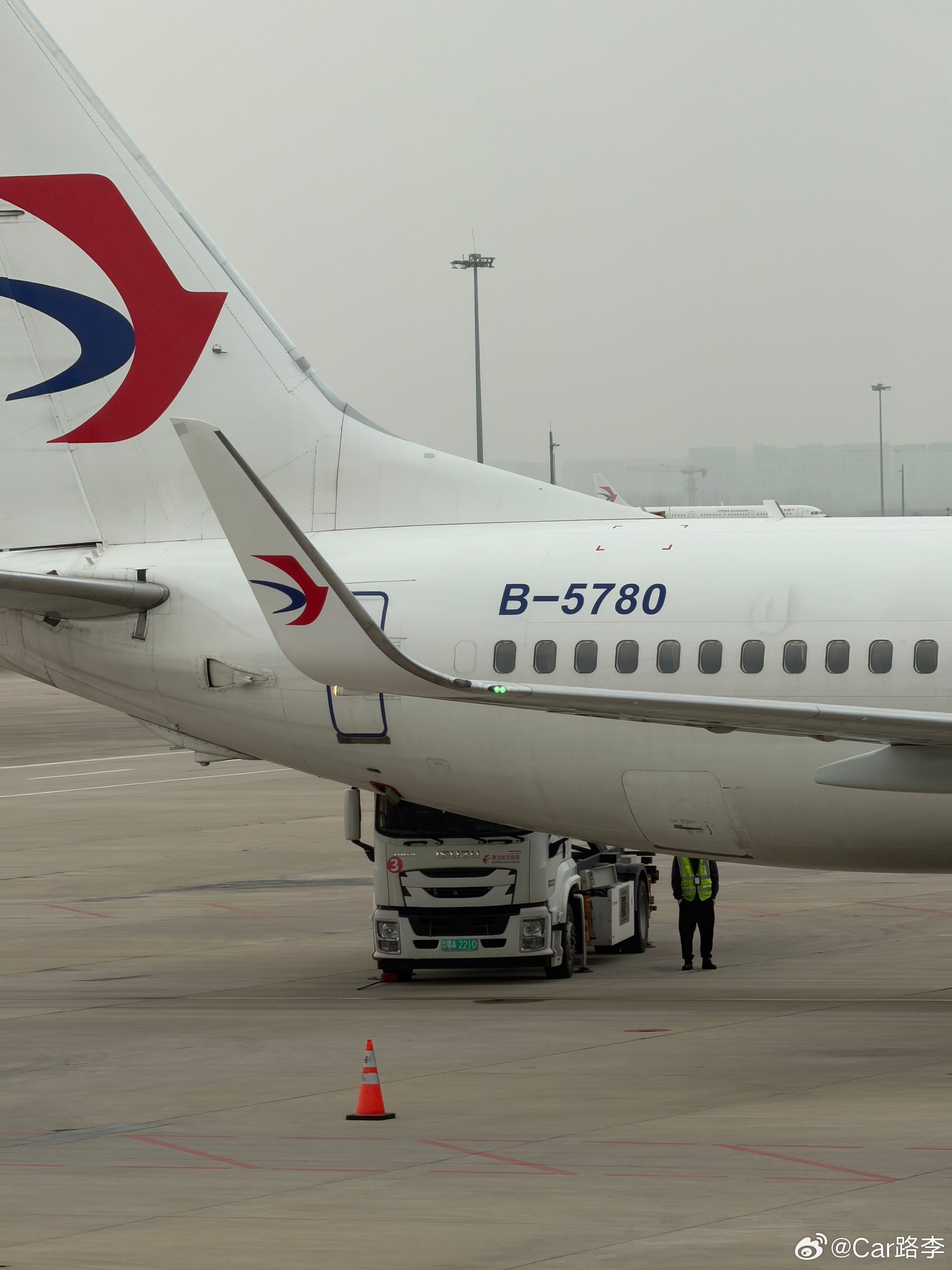 最近在机场发现的一些有意思的车1.天河机场的老富康，让我想起曾经武汉满大街跑的的