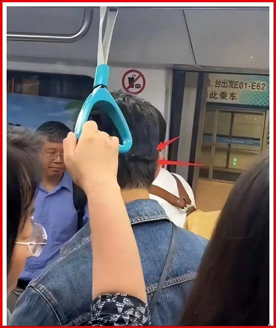 47岁黄晓明坐地铁被拍，脸嫩得像小伙子，后脑勺假发却翘到飞起，网友笑问这发型是借