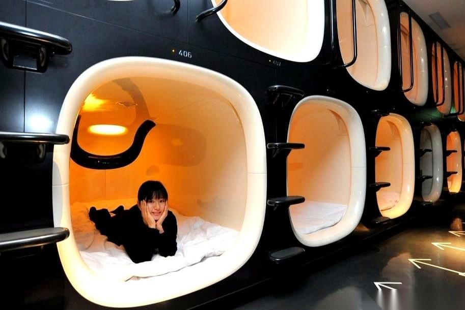 那个从日本来的“睡眠盒子”，以为能在中国大杀四方。结果，它被一个油腻的网吧键盘