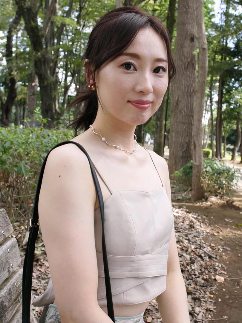 这个美丽的中年女人，这该死的魅力。