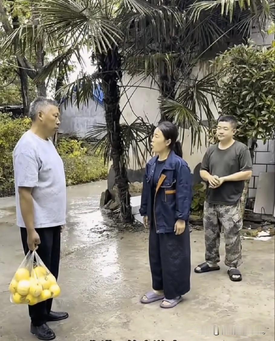 小故事！这回大飞他老爸终于知道自己犯下了错误，可能不再继续摸稀泥啦。