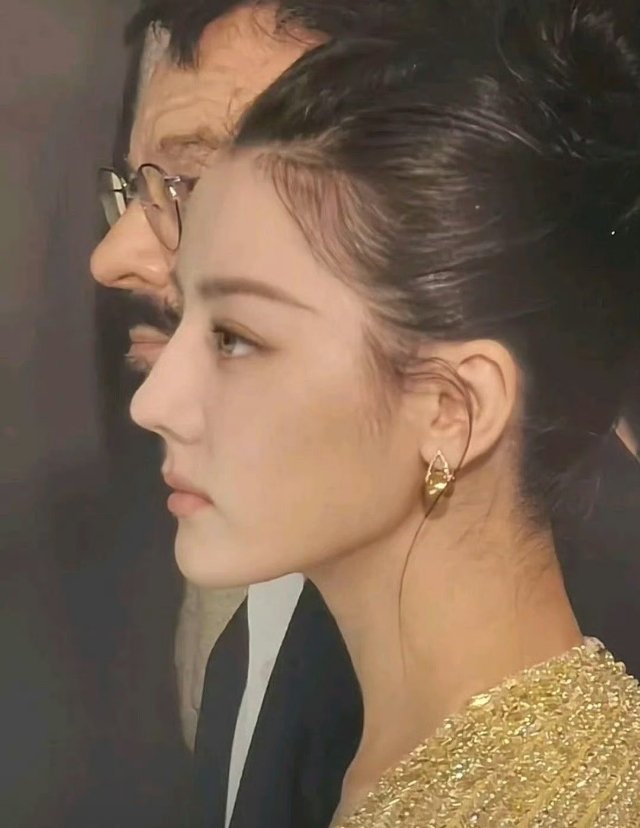 迪丽热巴内娱第一美你认同？