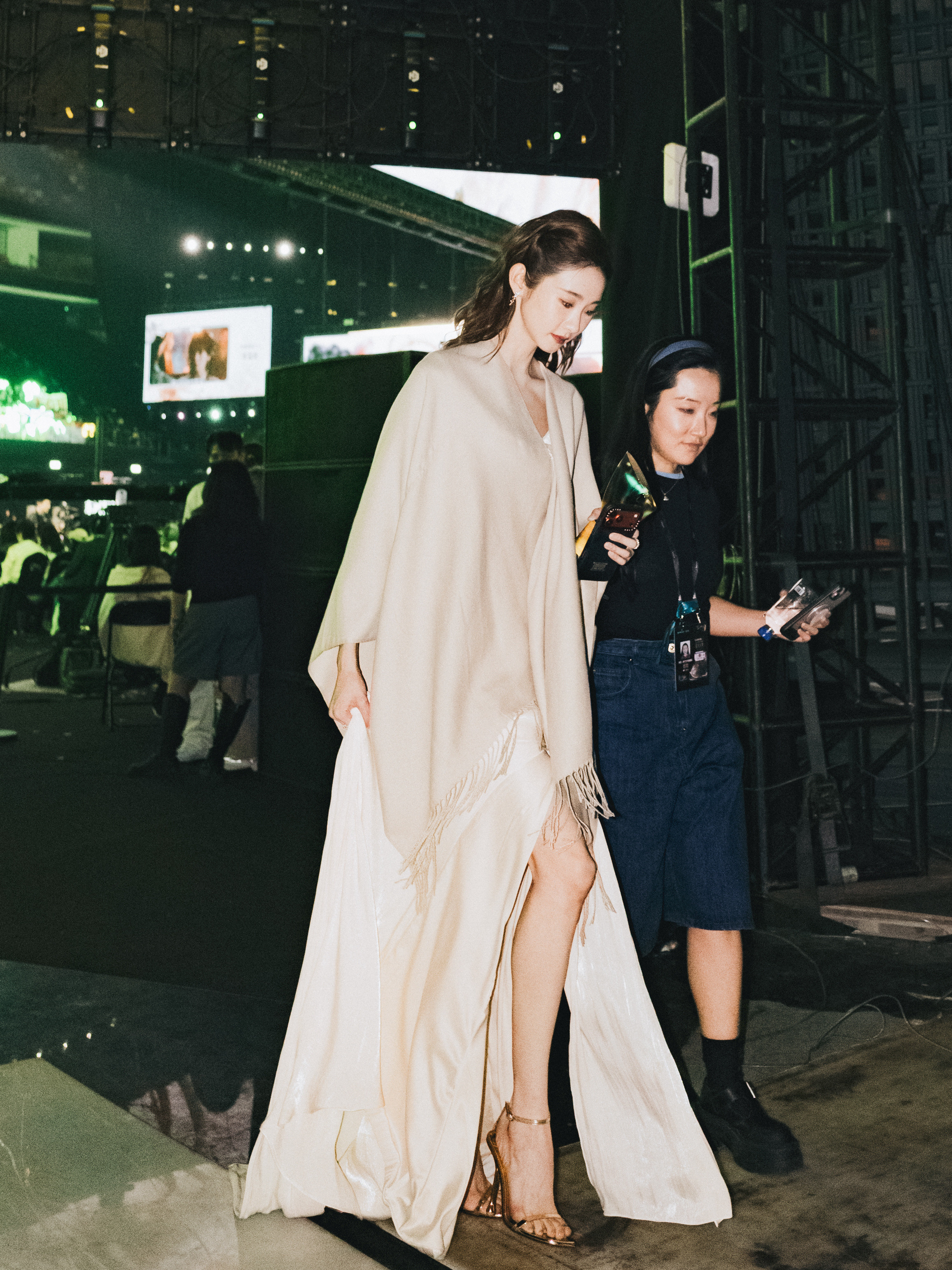 同一位摄影师拍摄的星光大赏的明星们张艺凡陈妍希龚俊赵露思陈都灵鞠婧祎张