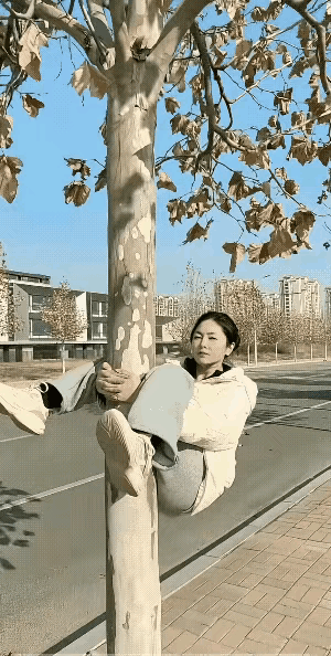 让你平时嚣张欺负我，终于逮到机会报仇了