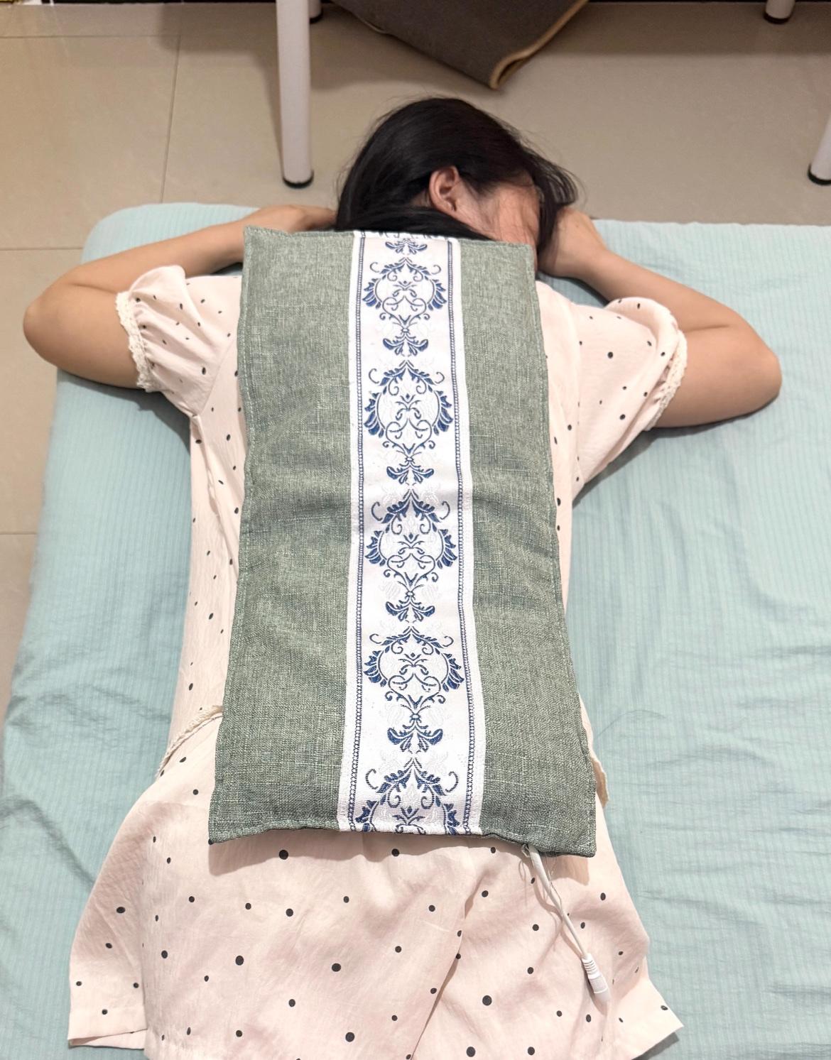 我姐妹快被后背疼逼疯了！疼了俩月看三次医生，每次说法都不一样——第一次说筋膜炎开