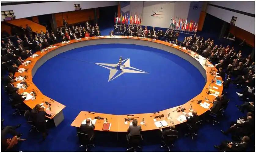 中国刚给联合国交完2025年会费，50多亿，10月初联合国又来跟中国要钱了，否则