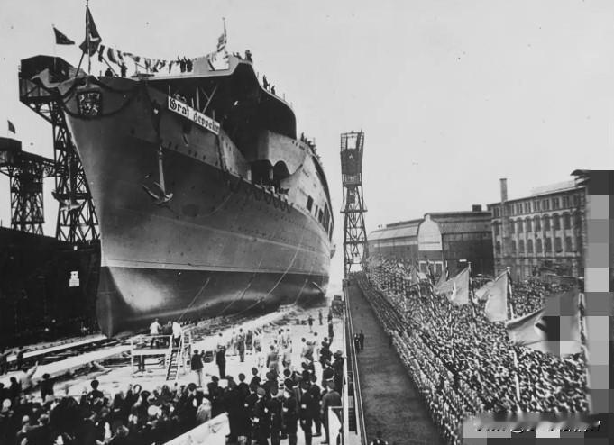 其实德三军舰设计师在设计“齐柏林伯爵”号航空母舰的时候并非如以往大家众口一词般般