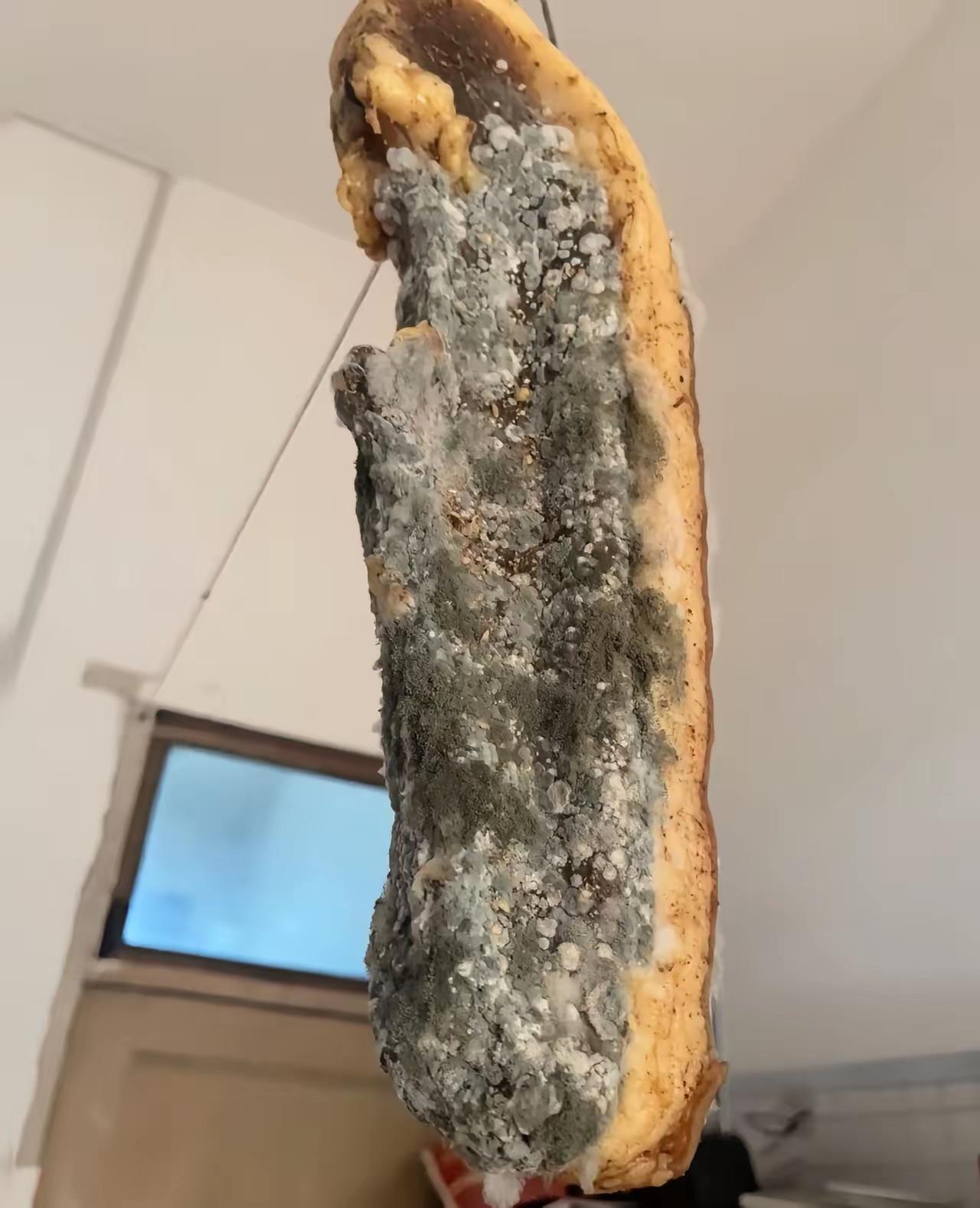本来是一份暖心的邻里馈赠，没想到一块腊肉，让两家气氛瞬间尴尬。邻居满怀诚意送来珍