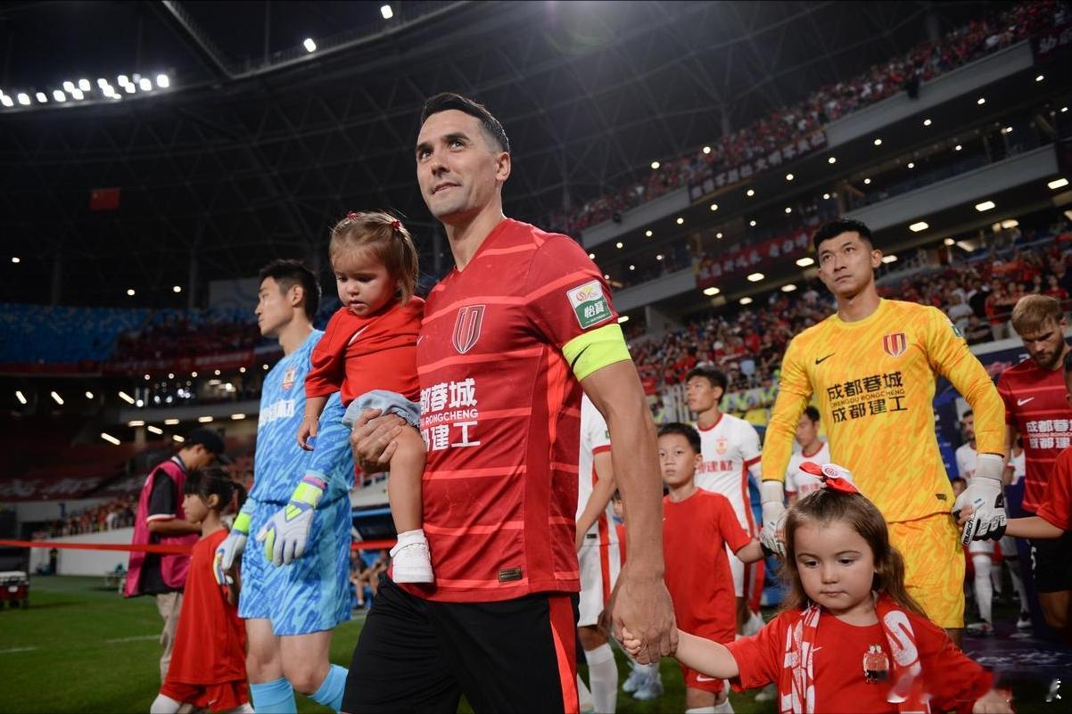 新的限薪规定之后，周定洋顶薪为500万，看起来似乎所有的球队都请得起他，但实际上