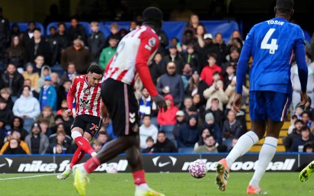 【图样图森破】切尔西1比2桑德兰，蓝军最后时刻丢球告负，球队名宿特里表示：“在