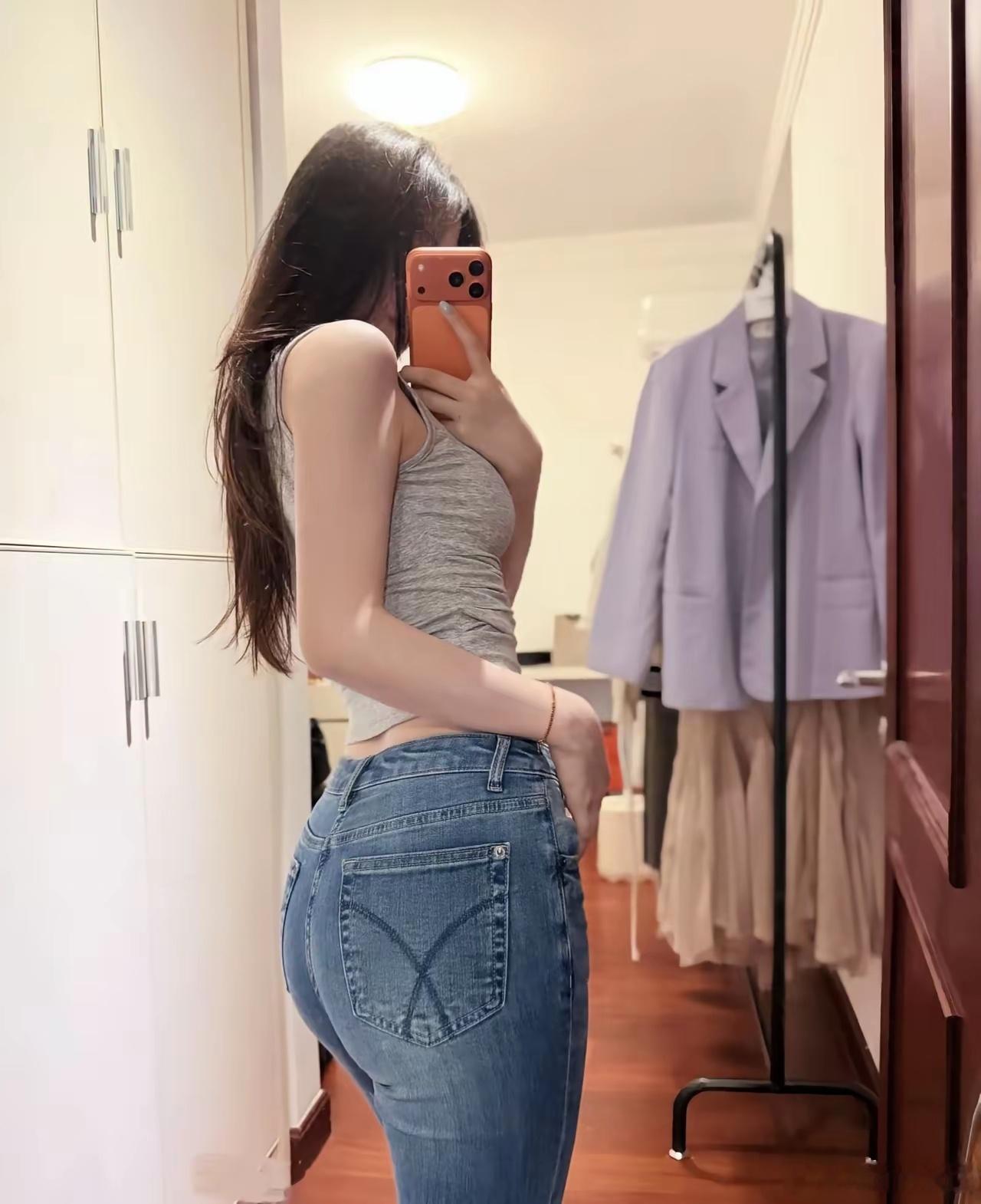 牛仔裤是女人最美的穿搭，不接受反驳