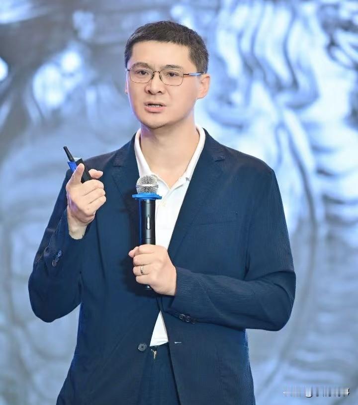 罗翔这次不说话了！清空微博，抖音停更，只留一个B站账号。网友在他评论区刷屏问