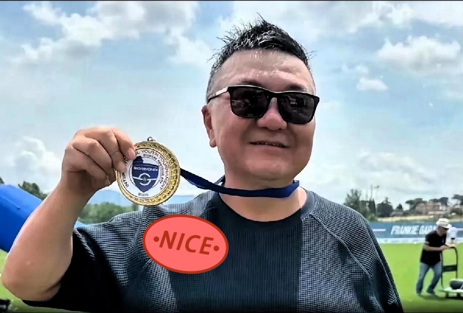 董路拿到了意大利官方颁发的UEFAA级教练证，这消息在圈里炸开了锅。有人骂