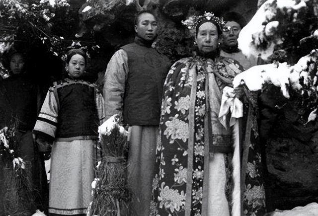 1869年，太监安德海被杀，慈禧怒喝：“敢动我的人，活腻了吗？”然而，当听到安德