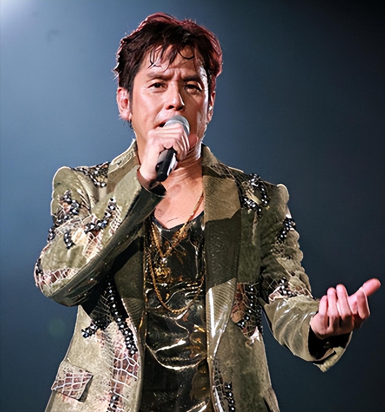 丁克的谭咏麟突然对妻子杨洁薇说；“我把十亿家产都给你，我要让儿子回家，“妻子纳闷