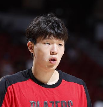 开拓者将杨瀚森下放到发展联盟，据开拓者官方消息，已经将杨瀚森下放到发展联盟做一些