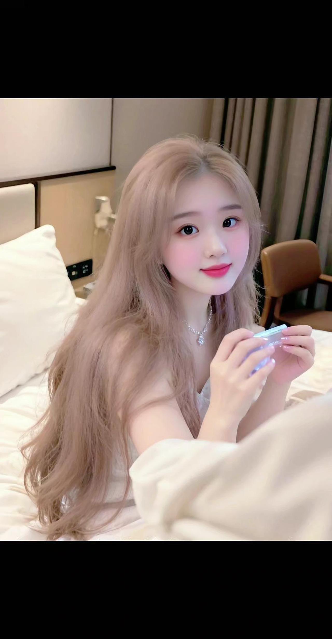 长发美女微笑女孩小姐姐