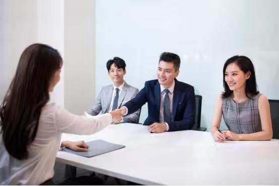 为什么大公司总是盯着你的“第一学历”？朋友，先记住一句最扎心的话：在他们看来，第