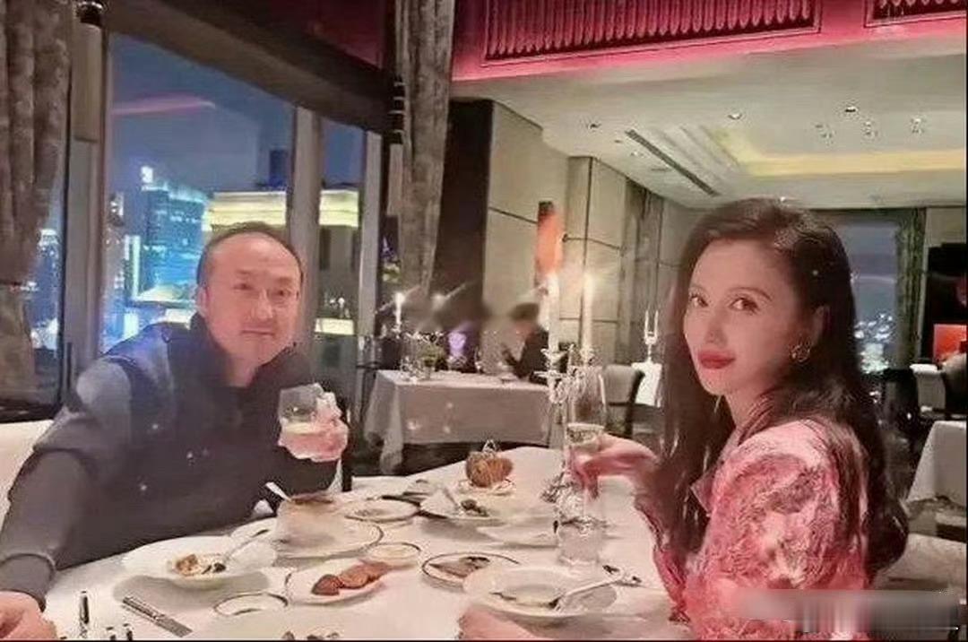 张萌和她的富豪老公，童话里都是骗人的，现实里的总裁真的不太好看