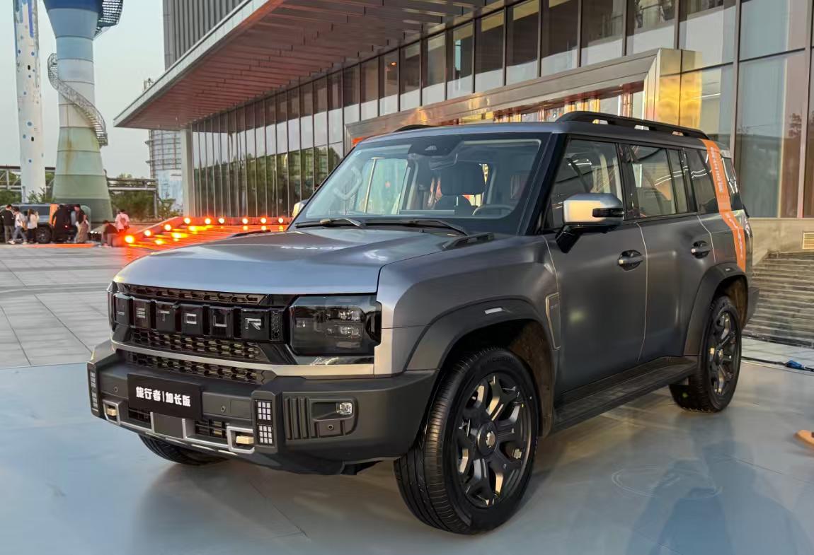 捷途旅行者普通款和加长款，到底选哪个，听我给你掰扯掰扯。先说说普通版，那玩意儿