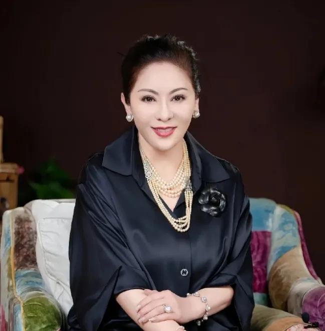向太半年减了20多斤，这次的方式跟以前完全不一样。69岁，戒了宵夜和面包，玉米鸡