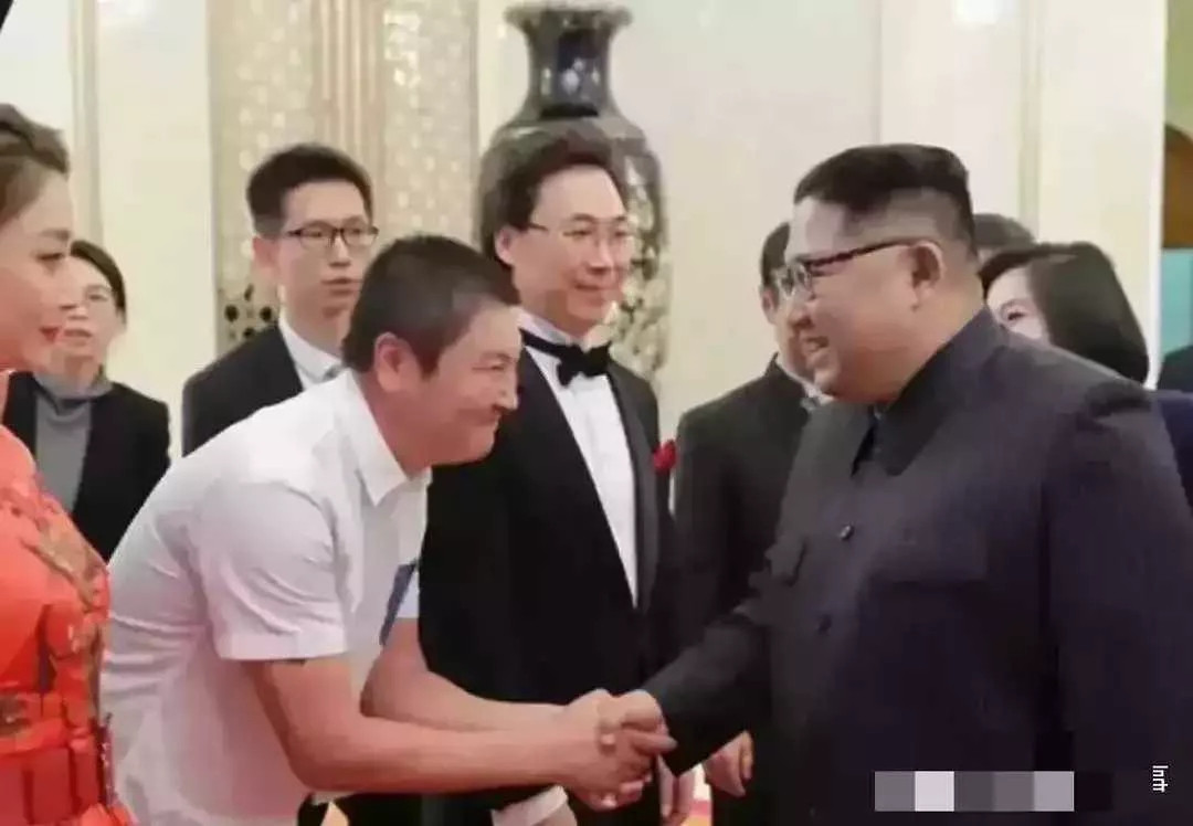 原来大明星也怕领导啊。