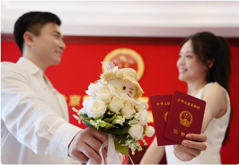 恭喜！31岁中国奥运冠军领证结婚：妻子温婉美丽，吊环王当人生赢家