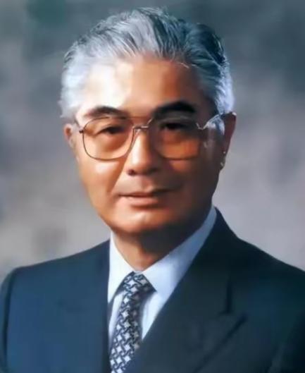 从曾经独霸财富榜顶峰的“中国首富”，到遭遇155亿天价亏损滑铁卢，荣氏家族第三代