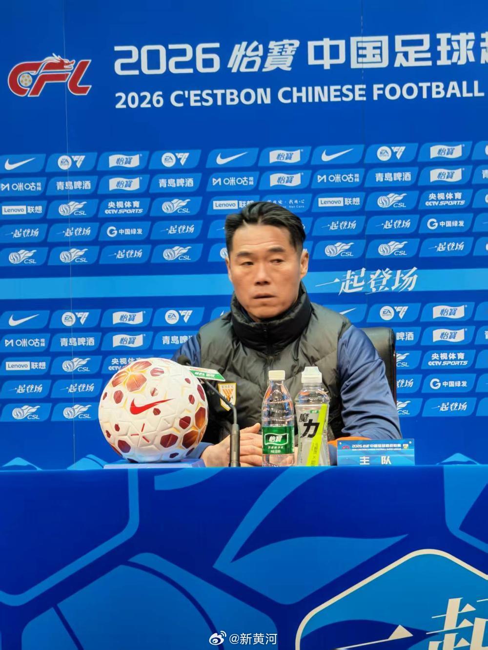 【#泰山队主帅盛赞买乌郎#】对于本场比赛，宿茂臻直言：“首先祝贺我们的球员，