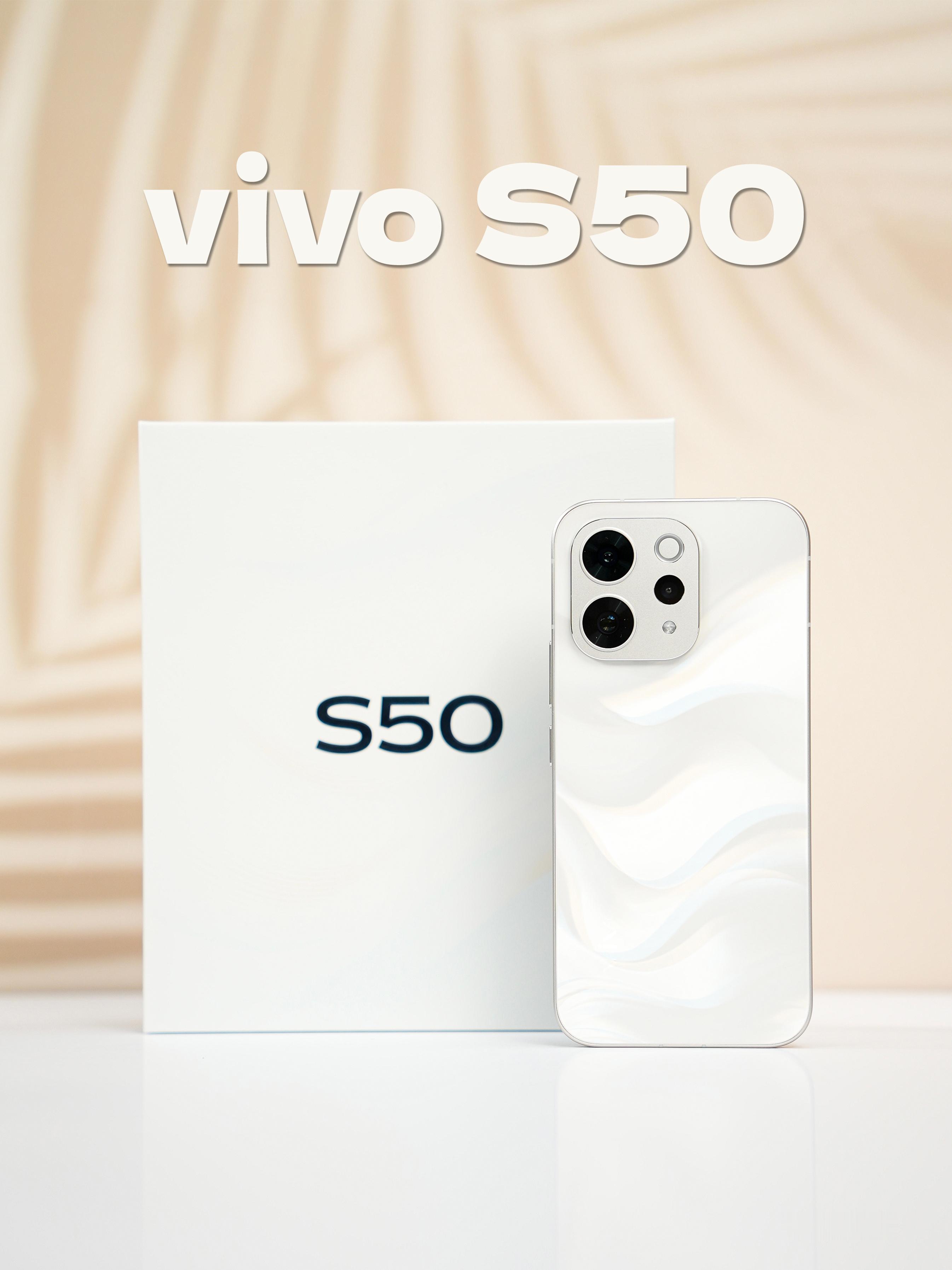 HYK图赏｜vivoS50「告白」版本，整机是淡淡的暖白色调。背板采用纱缎光刻