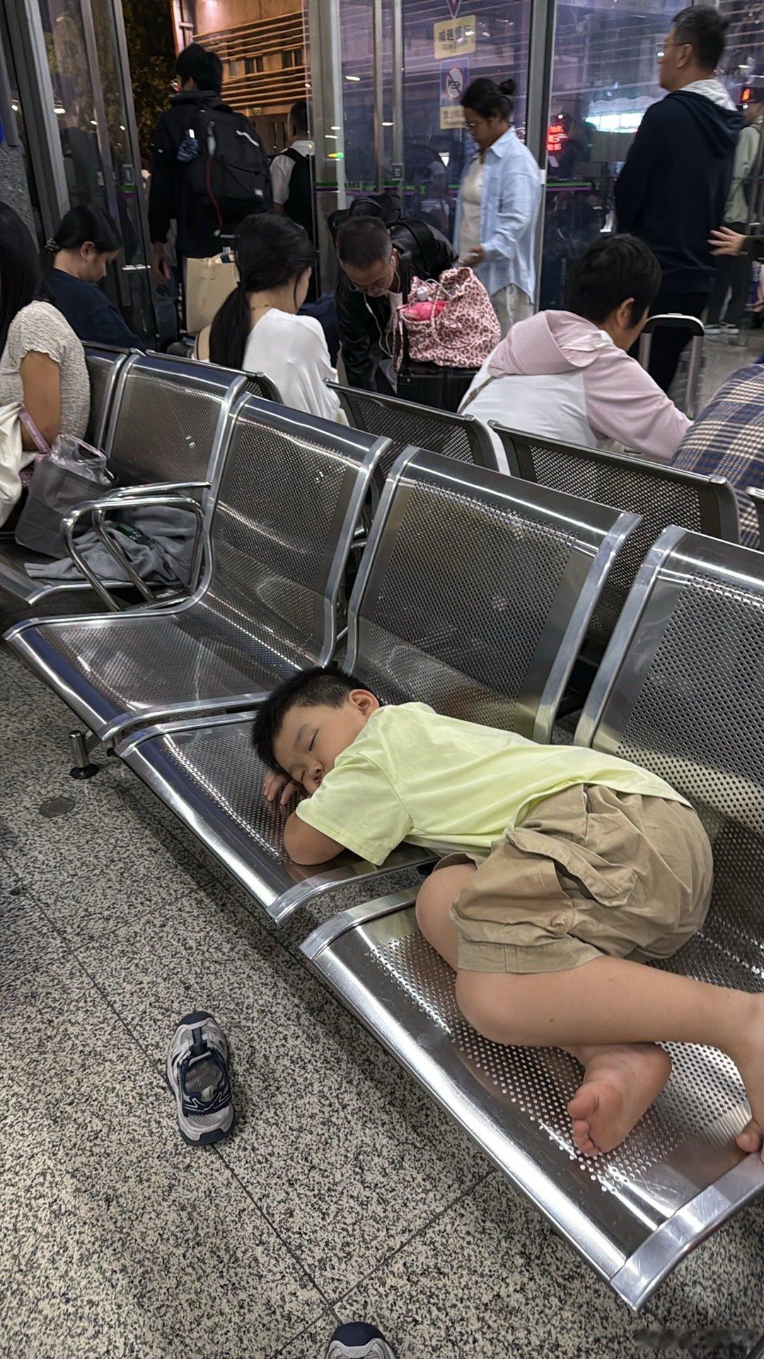 再再再也不做夜车啦天黑到天亮才到家​