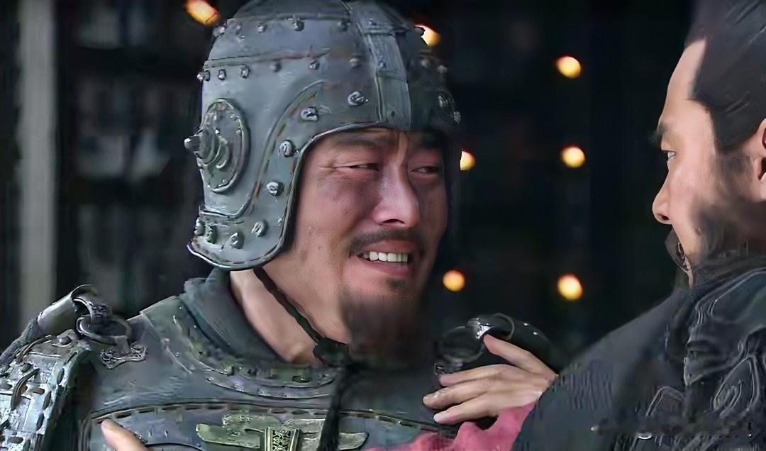 赤壁之战后，许褚哭得最伤心，其实也不奇怪，他自灭全族一千多人，能不伤心吗？曹