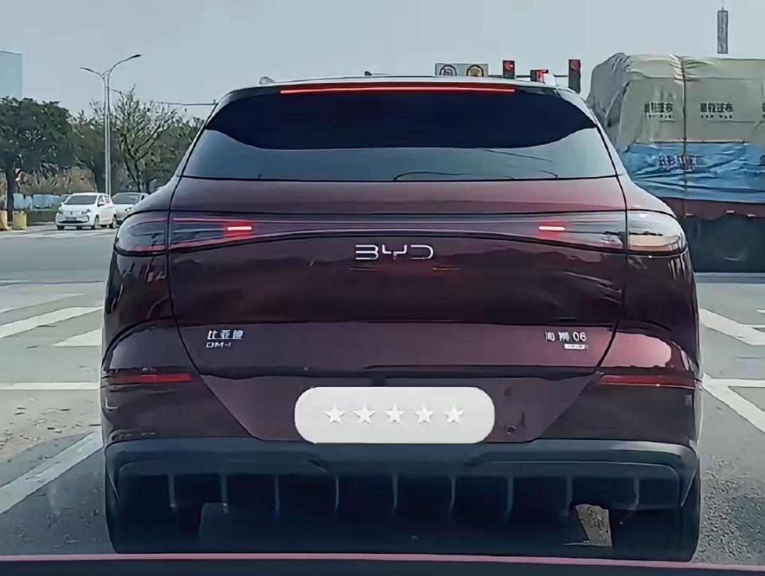 2026北京车展即将拉开大幕，比亚迪又一款重磅新车——海狮08即将正式亮相。不少