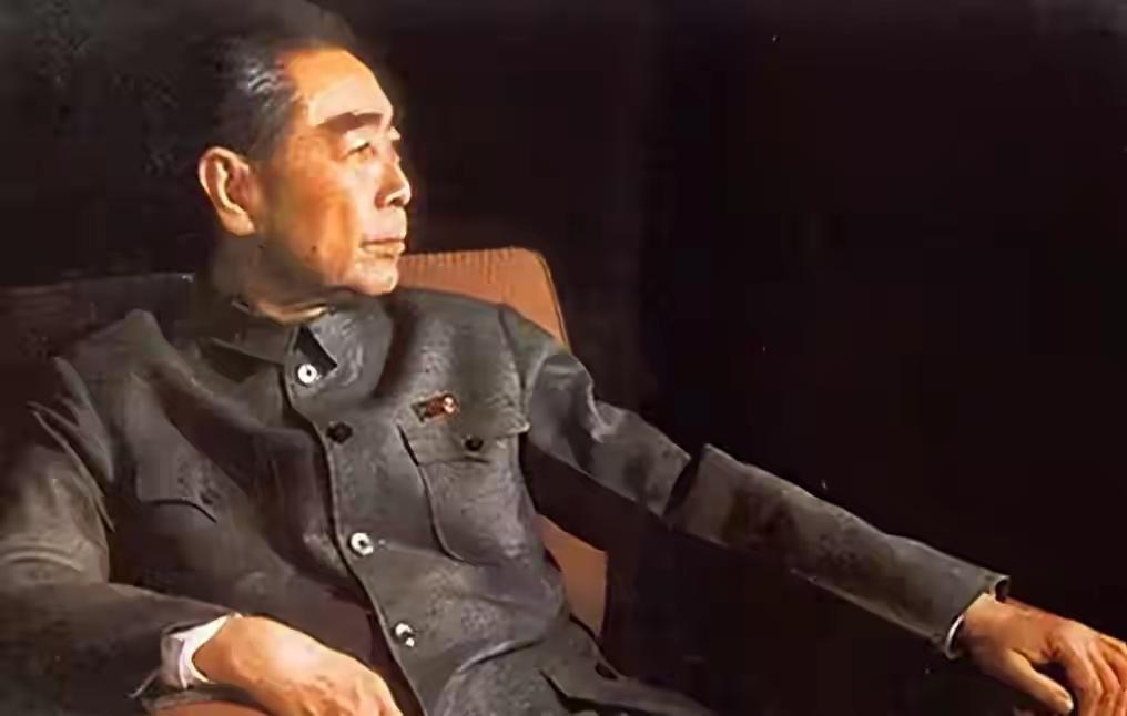 周恩来父亲临终前，反复问邓颖超：我儿子怎么还不来看我？这话听着让人心里发酸。