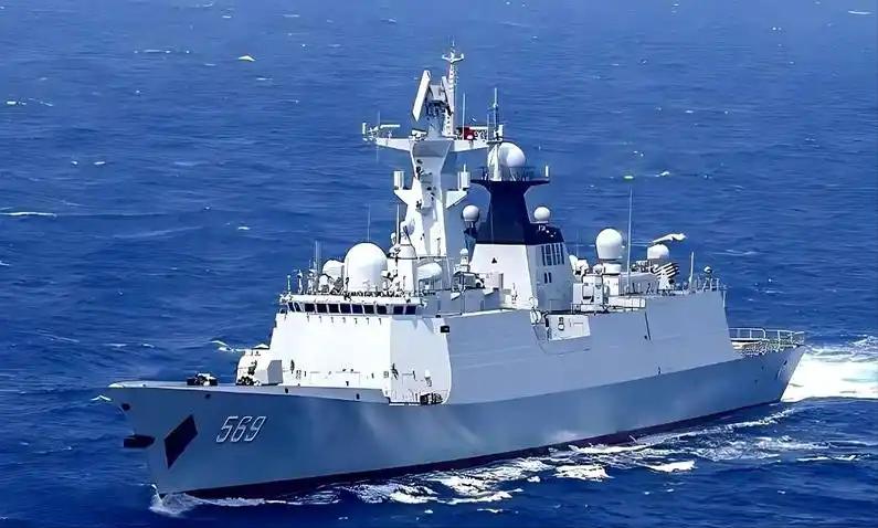 菲律宾出动坦克登陆舰，抵达中业岛补给物资，054A舰这次丝毫不忍了！ 据菲律