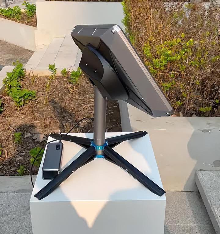 很多人总说星链有多牛，我听一个在南美厄瓜多尔的华人分享，那边其实是星链能用，华为