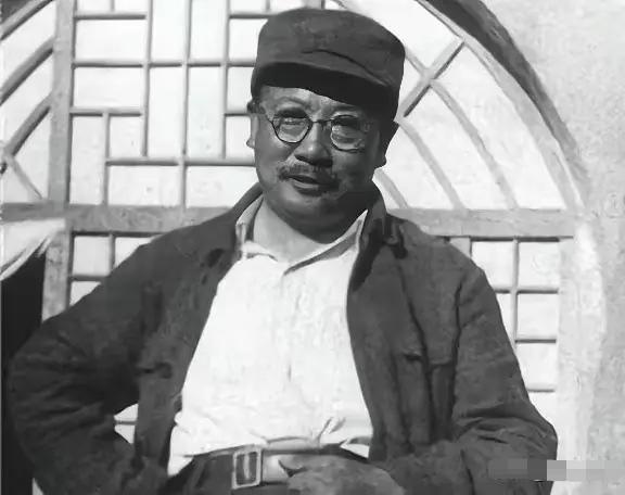 1943年的秋天，延安枣园的山峁上飘着几片泛黄的树叶。特务头子缪庄林，借着去西安