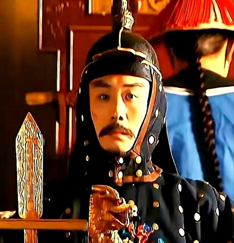 很多人都觉得年羹尧够狠，但我看最厉害的是岳钟琪。叫他冲，他第一个上。为了表忠