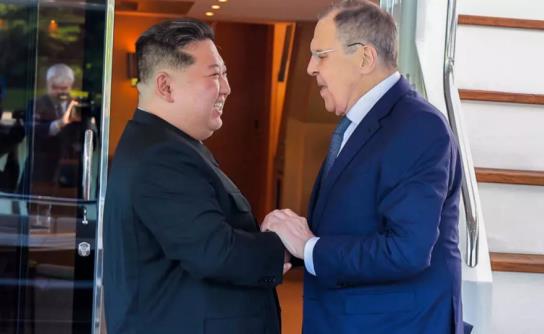 金正恩用3个字表态，3万朝军整装待发，确保俄军总攻无后顾之忧日前，俄罗斯外