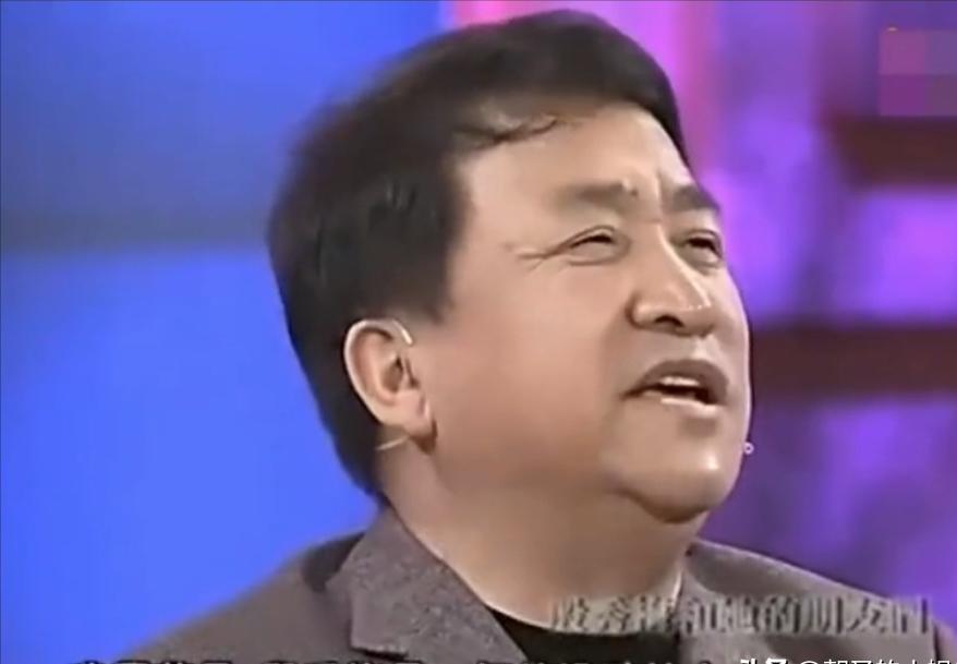 姜昆说：“我觉得殷秀梅是一个特没劲的人，她生活当中除了唱歌就没别的，打扮