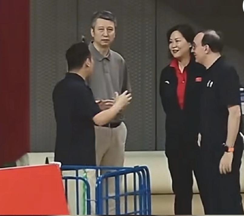 郭士强到江西探望洛佩兹，是不是关注赵维伦，引发太多关注很多球迷朋友羡慕郭士