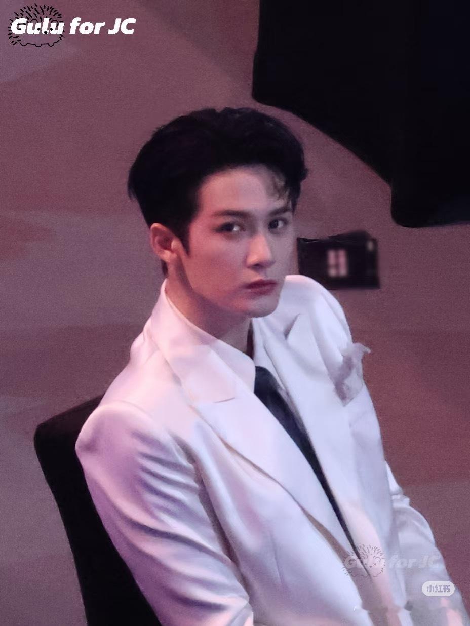 大家全力扩散一下明天抢🎫的消息吧，其他平台上根本没见到咱家有扩的今年能给他黄海