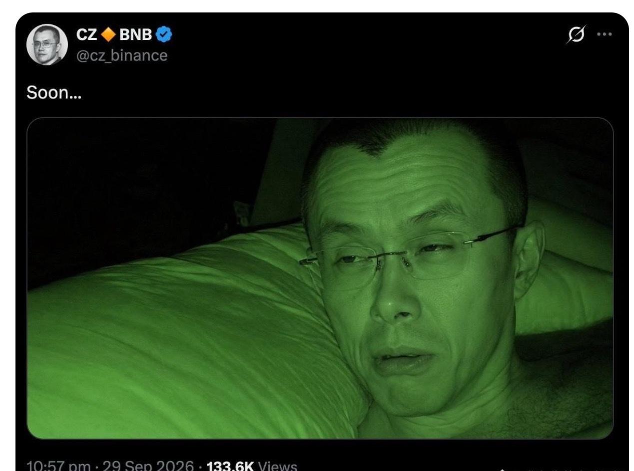 区块链就在刚刚，CZ发了张自己的“夜视自拍照”并且配文：“Soon