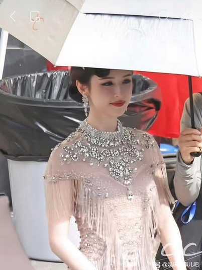 为啥王楚然老穿不太好看的衣服，反倒配角的造型都还挺出彩的