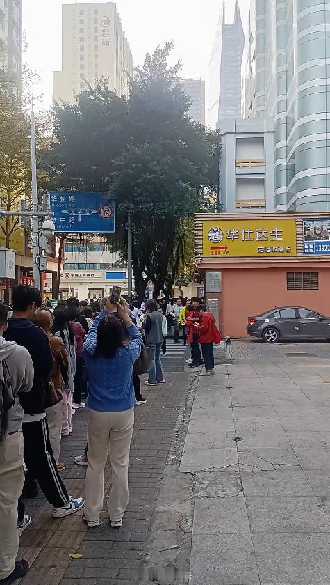 这个春节，深圳华强北又迎来一个小高潮。截至2月22日，春节期间，华强北全域营收同