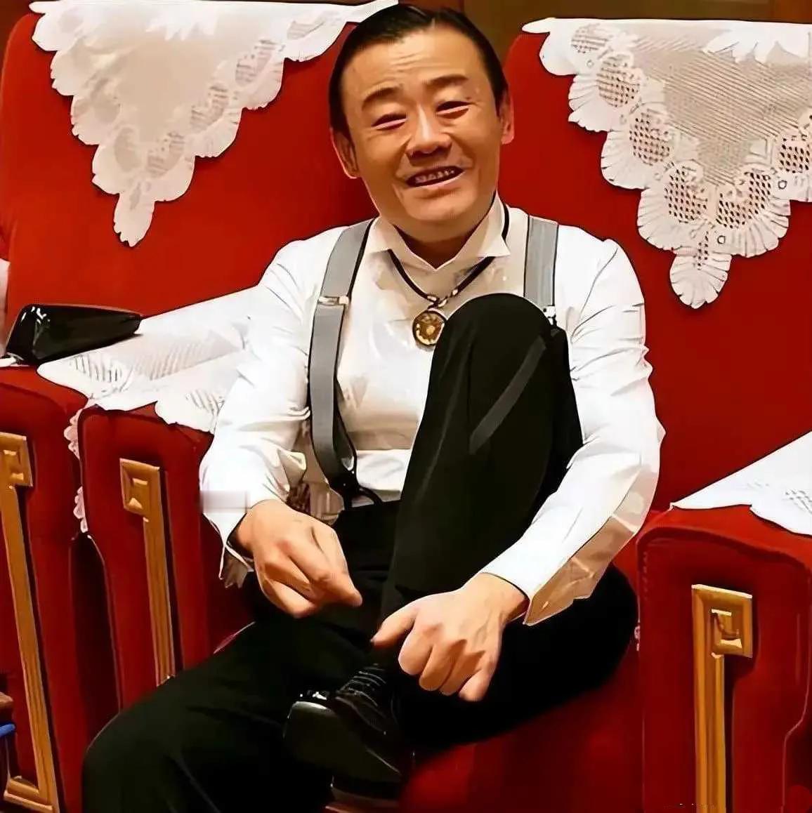 家人们，周立波，这位曾风靡一时的喜剧明星，在公众视野中“消失”了长达七年之久。他