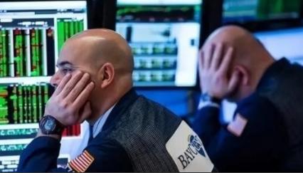 一旦中国今天清空全部7307亿美元美债，明天我们自己的出口企业，就将接不到一张新